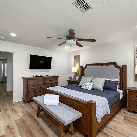 4Br Montrose 2 Artsy Homes Walk To Bars And Downtown